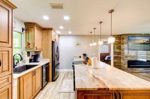 113 41 St, Cape Coral FL  33904-5127 exterior