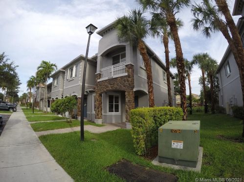 8264 29th St, Hollywood, FL 33025-7408