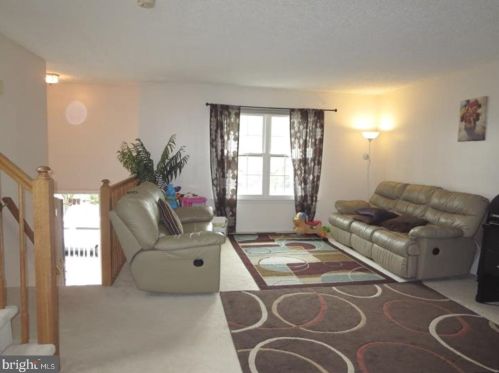 33 Ketley Pl, Princeton NJ  08540-6323 exterior