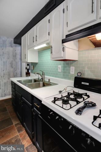 2456 Brookwood St, Harrisburg PA 17104-2111 exterior