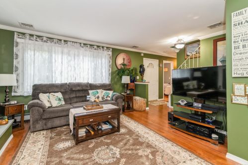 2509 Spur Dr, Islip Terrace, NY 11752-2916