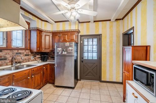 1372 Queen St, Pottstown PA  19464-5042 exterior