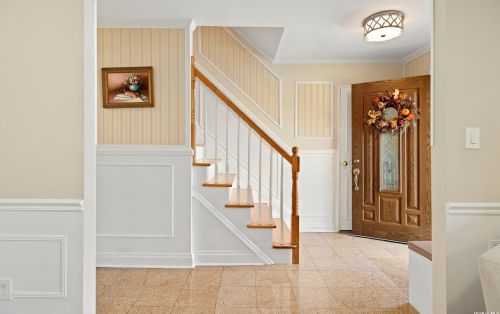119 Schoharie Dr, Muttontown, NY 11753-1644