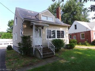 24 Woolf Ave, Akron, OH 44312-1542