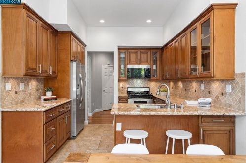 210 Sutton Cir, Danville, CA 94506-1148