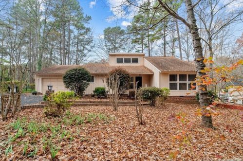 1902 Wedgewood Dr, Sanford, NC 27332-8025