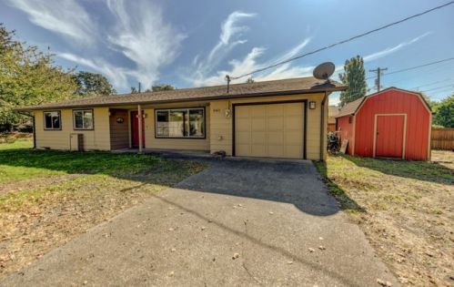 8401 Woodbourne Dr, Lakewood WA  98499-2062 exterior