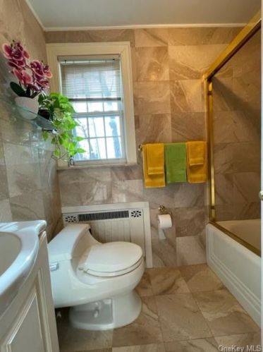 28 Parkway Cir, Mount Vernon NY  10552-1916 exterior