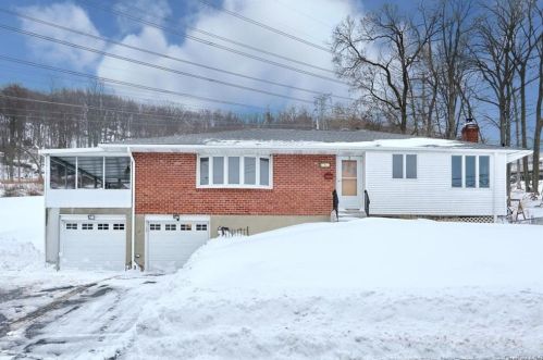 1 Hirsch Dr, Garnerville, NY 10923-1803