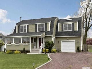 112 Shore Rd, Babylon, NY 11702-3927