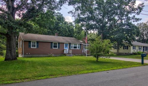 28 General Pulaski Dr, Salem, NH 03079-2314