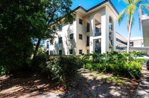 201 Quail Forest Blvd, Naples FL  34105-5514 exterior