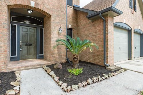 8819 Hedgestone Ct, Morgans Point TX  77571-3781 exterior