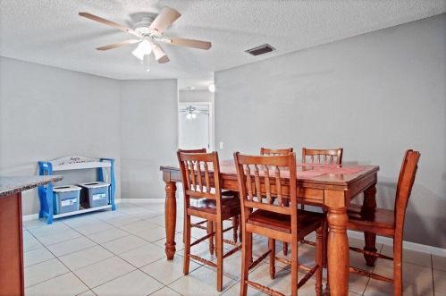 1085 Canary Ter, Fort Pierce FL  34953-1818 exterior