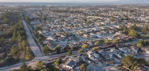 3002 Liberty Ct, Marina CA  93933-3619 exterior