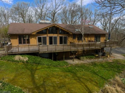 204 Gross Dr, Glen Gardner, NJ 08826-3812