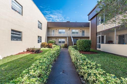 800 Burgundy Q, Delray Beach, FL 33484-5411