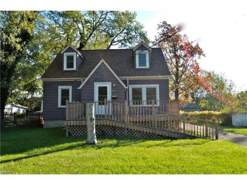 913 Gulf Rd, Elyria OH  44035-2979 exterior
