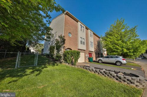 1 Heritage Ln, Easton, PA 18045-7429