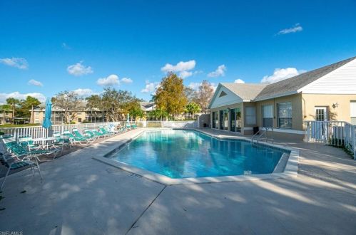 132 Pebble Shores Dr, Naples FL  34110-9290 exterior
