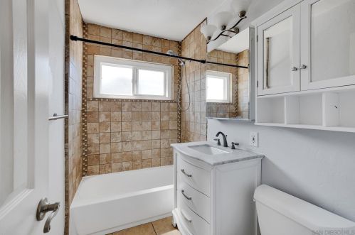 2045 Oliver Ave, San Diego CA 92109-5549 exterior