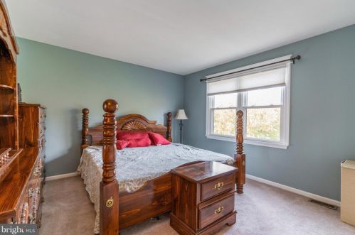 296 Stone Rdg Dr, Norristown PA  19403-5222 exterior