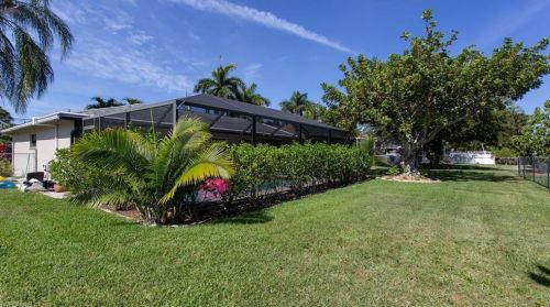 905 52nd St, Cape Coral FL  33914-7086 exterior