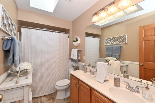 715 Apple Orchard Dr, Waterford WI  53185-2895 exterior