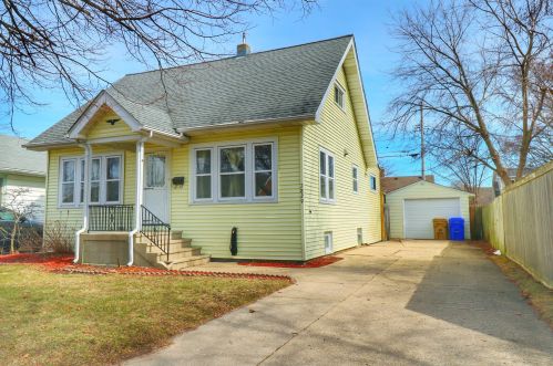 7829 15th Ave, Kenosha, WI 53143-5913