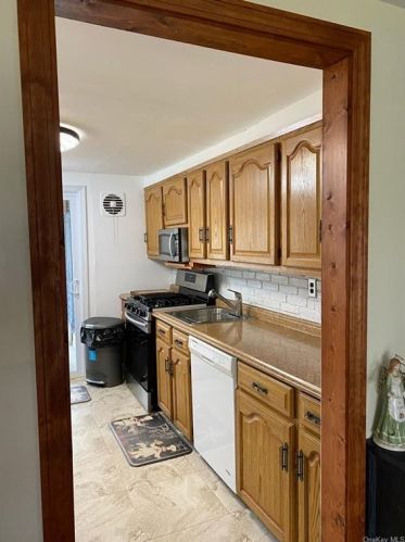 21 Lake Rd, Stony Point, NY 10980-2711