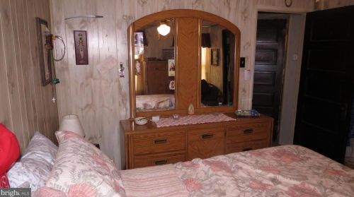 208 Chestnut Ave, Camden NJ  08109-2049 exterior