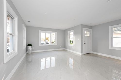 118 Lawson Ave, East Rockaway NY  11518-2327 exterior