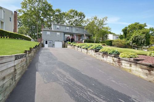 360 Thrift St, Hauppauge, NY 11779-6235