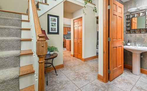 133 Hickory Dr, Sewickley, PA 15143-8212