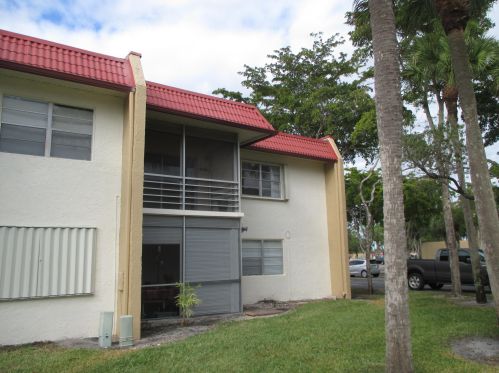 114 Lake Frances Dr, West Palm Beach, FL 33411-2320