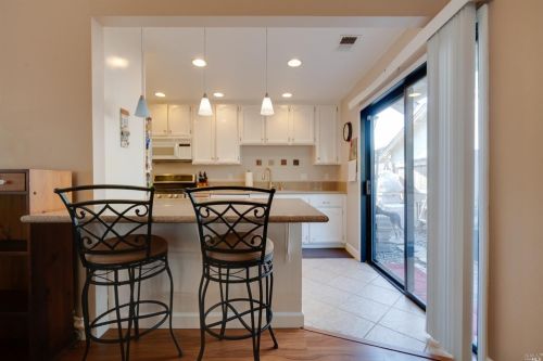 427 Myrtle Ct, Benicia CA  94510-1451 exterior