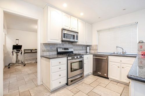 27067 Alabastro Dr, Santa Clarita CA  91354-2215 exterior