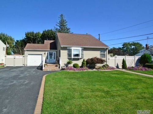 57 Curtis Pl, Bethpage, NY 11714-4506