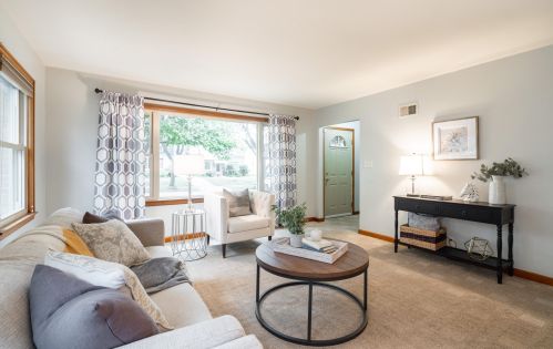 7828 Lorraine Pl, Milwaukee, WI 53222-4935