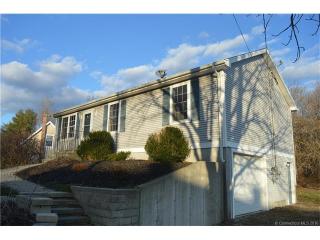 80 Grove St, Moosup, CT