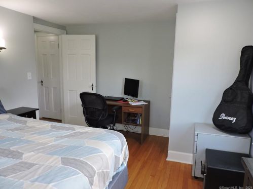 27 Vincent Rd, Bristol CT  06010-3828 exterior