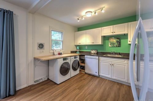 25 Wayne Rd, Milford CT  06460-3843 exterior