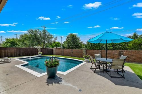 1155 Sunlight Dr, Lewisville TX  75028-4051 exterior