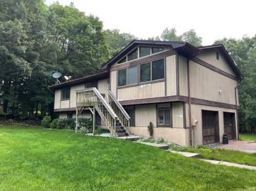 26 Wedgewood Ln, Middletown, NY 10940-7218