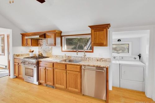 59 Lakeview Terrace Ext, Sandy Hook CT  06482-1467 exterior