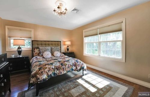 355 Corona Pl, Ridgewood NJ  07450-2801 exterior