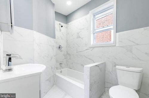 6526 Chew Ave, Philadelphia PA 19120-2332 exterior