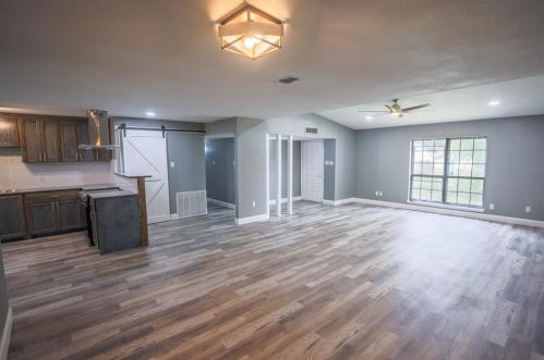 7139 Emory Oak Ln, Dallas TX  75249-1404 exterior