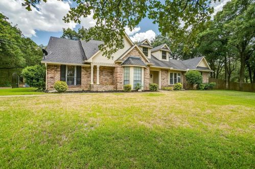 312 Emerald Ct, Burleson, TX 76028-6740