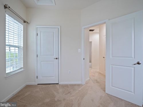 1708 Rockledge Ter, Woodbridge VA  22192-2508 exterior